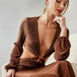 Εξοδος 😍 The Fashion Project Φόρεμα γκοφρέ με Cut Outs και μέταλλο - Καφέ 🤩 19 Εξοδος 😍 The Fashion Project Φόρεμα γκοφρέ με Cut Outs και μέταλλο - Καφέ 🤩 -Φορέματα Εκπτώσεις forema gkofre me cut outs kai metallo 108401 fw76