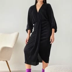 Πολύ καλή προσφορά 👏 The Fashion Project Φόρεμα γκοφρέ με σούρες - Μαύρο 🥰 -Φορέματα Εκπτώσεις forema gkofre me soures 108394 cm81