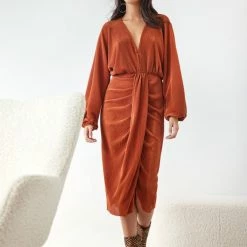 Ολοκαίνουργιο ❤️ The Fashion Project Φόρεμα γκοφρέ με σούρες - Κεραμιδί 🥰