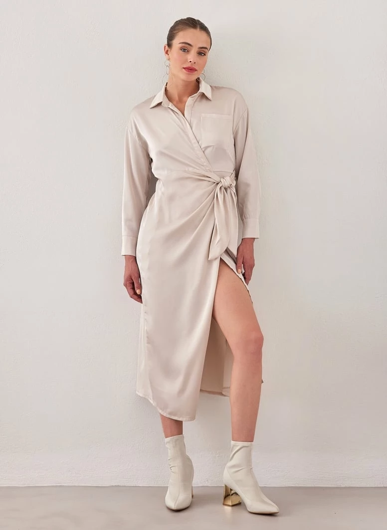 Εκπτωση 🎁 The Fashion Project Φόρεμα κιμονό σατέν με δέσιμο - Άμμου 🤩 1 Εκπτωση 🎁 The Fashion Project Φόρεμα κιμονό σατέν με δέσιμο - Άμμου 🤩