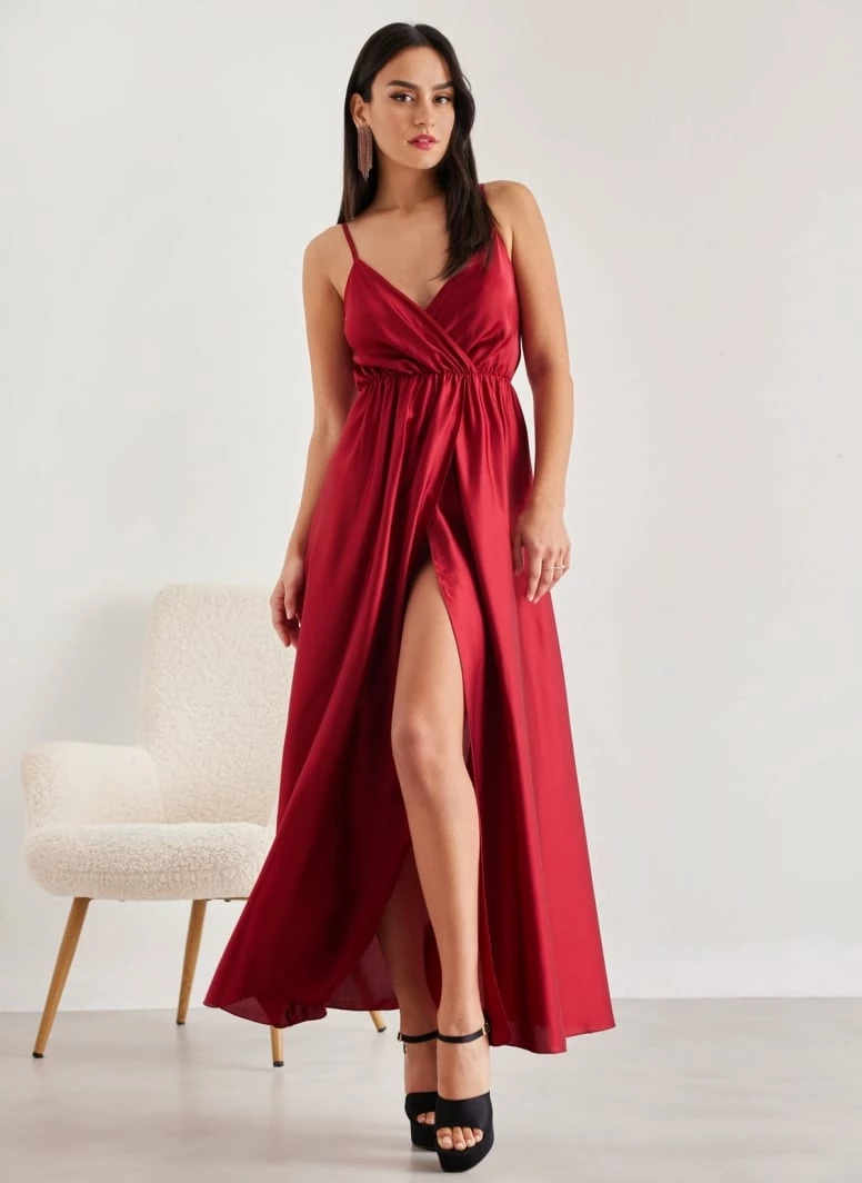 Εξοδος 🌟 The Fashion Project Φόρεμα μάξι σατέν με άνοιγμα - Μπορντό 🧨 2 Εξοδος 🌟 The Fashion Project Φόρεμα μάξι σατέν με άνοιγμα - Μπορντό 🧨 - Image 2