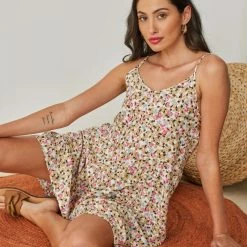 Εκπτωση 🥰 The Fashion Project Φλοράλ φόρεμα με σούρες - Μπεζ ✨