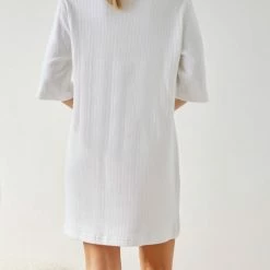 Ολοκαίνουργιο ⭐ Φόρεμα μίνι Oversized NAIBA 402.161 - Λευκό 😉 -Φορέματα Εκπτώσεις forema mini oversized naiba 402161 108321 k9eu