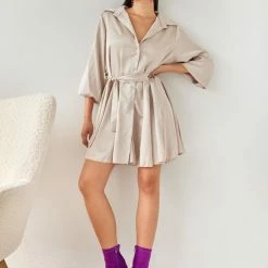 ΧΟΝΔΡΙΚΟ ΕΜΠΟΡΙΟ ✔️ The Fashion Project Φόρεμα μίνι σατέν με κουμπιά - Άμμου 🥰 -Φορέματα Εκπτώσεις forema mini saten me koumpia 107604 0c7x