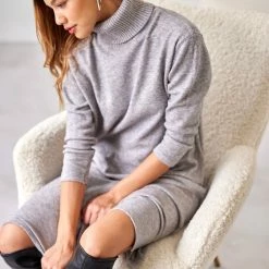 Η καλύτερη συμφωνία ⭐ The Fashion Project Πλεκτό φόρεμα ζιβάγκο με τσέπες - Γκρι 🌟 -Φορέματα Εκπτώσεις forema plekto zivagko me tsepes 107592 9phk