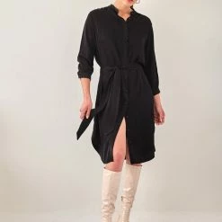 ΧΟΝΔΡΙΚΟ ΕΜΠΟΡΙΟ 🌟 Φόρεμα πουκάμισο με ζώνη NAIBA 502.030 - Μαύρο 👍 -Φορέματα Εκπτώσεις forema poukamiso me zwni naiba 502030 108328 p4fm
