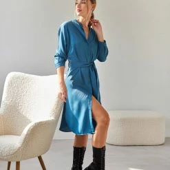 Πολύ καλή προσφορά ⌛ Φόρεμα πουκάμισο με ζώνη NAIBA 502.030 - Petrol ✨