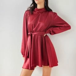 Το φθηνότερο 👍 The Fashion Project Φόρεμα σατέν με ψηλή λαιμόκοψη - Μπορντό 🥰