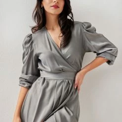 Εξοδος ✨ Φόρεμα σατέν με σούρες στους ώμους NAIBA 402.164 - Λαδί 🎁 -Φορέματα Εκπτώσεις forema saten me soures stous wmous naiba 402164 108319 oxec