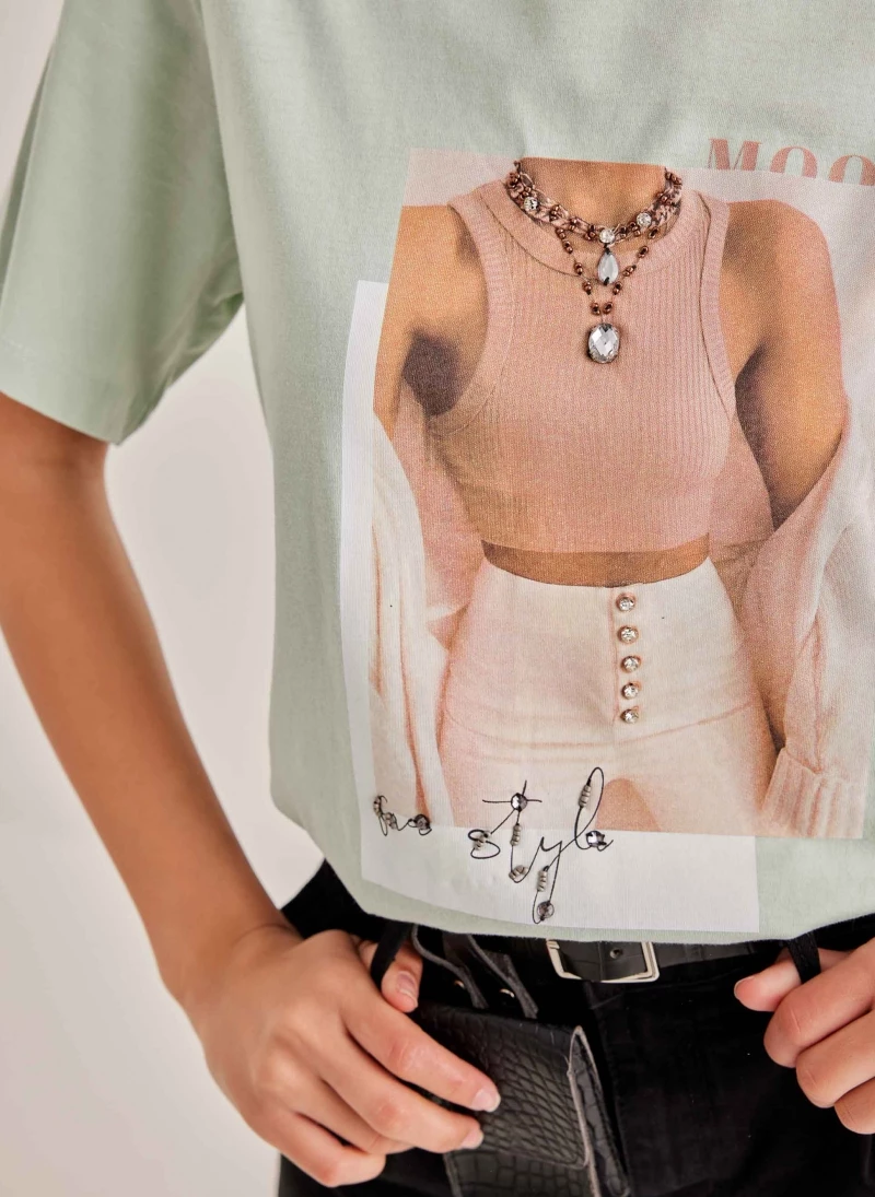 Ολοκαίνουργιο 🎁 The Fashion Project Κοντομάνικη μπλούζα με πέτρες - Βεραμάν 😀 2 Ολοκαίνουργιο 🎁 The Fashion Project Κοντομάνικη μπλούζα με πέτρες - Βεραμάν 😀 - Image 2