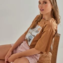 Καλύτερη πώληση 💯 The Fashion Project Κοντομάνικη μπλούζα με στάμπα - Caramel 😉 7 Καλύτερη πώληση 💯 The Fashion Project Κοντομάνικη μπλούζα με στάμπα - Caramel 😉 -Φορέματα Εκπτώσεις kontomaniki mplouza me stampa 91050 kri2