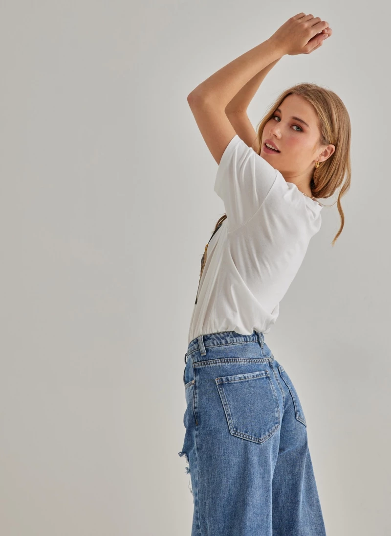 Η καλύτερη συμφωνία 🌟 The Fashion Project Κοντομάνικη μπλούζα με στάμπα και πέτρες - Λευκό 😍 4 Η καλύτερη συμφωνία 🌟 The Fashion Project Κοντομάνικη μπλούζα με στάμπα και πέτρες - Λευκό 😍 - Image 4