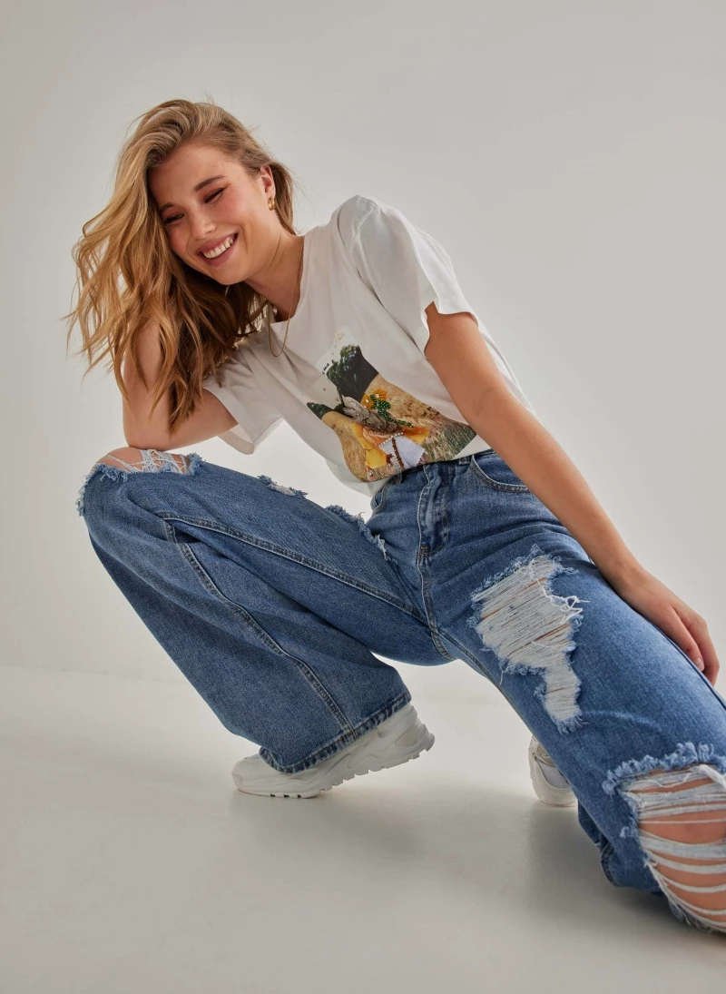 Η καλύτερη συμφωνία 🌟 The Fashion Project Κοντομάνικη μπλούζα με στάμπα και πέτρες - Λευκό 😍 2 Η καλύτερη συμφωνία 🌟 The Fashion Project Κοντομάνικη μπλούζα με στάμπα και πέτρες - Λευκό 😍 - Image 2