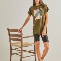 Κουπόνι 😉 The Fashion Project Μακρύ T-shirt με στάμπα ζέβρα - Χακί ⭐ 7 Κουπόνι 😉 The Fashion Project Μακρύ T-shirt με στάμπα ζέβρα - Χακί ⭐ -Φορέματα Εκπτώσεις makru t shirt me stampa zevra 90423 7817