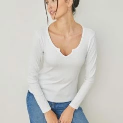 Νέος 🥰 NAIBA Μπλούζα μακρυμάνικη με V Cut άνοιγμα 601.219M - Λευκό 🔥 -Φορέματα Εκπτώσεις mplouza makrumaniki me v cut anoigma 601219m 101034 ek84