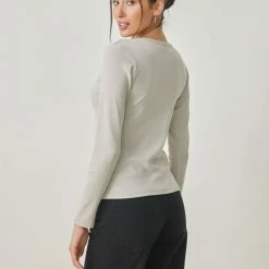 Προϋπολογισμός 🧨 NAIBA Μπλούζα μακρυμάνικη με V Cut άνοιγμα 601.219M - Μπεζ 🎉 -Φορέματα Εκπτώσεις mplouza makrumaniki me v cut anoigma 601219m 101036 ikpg