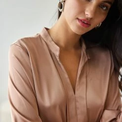 Καλύτερες κριτικές για 😀 The Fashion Project Μπλούζα σατέν με μάο γιακά - Biscuit 🥰 -Φορέματα Εκπτώσεις mplouza saten me mao giaka 107007 06xy