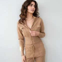 Πολύ καλή προσφορά 🎁 The Fashion Project Πλεκτό σετ ρούχων Jogger με ζακέτα - Κάμελ ⌛ -Φορέματα Εκπτώσεις plekto set rouxwn jogger me zaketa 97753 ftwv