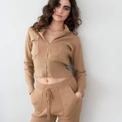 Πολύ καλή προσφορά 🎁 The Fashion Project Πλεκτό σετ ρούχων Jogger με ζακέτα - Κάμελ ⌛ -Φορέματα Εκπτώσεις plekto set rouxwn jogger me zaketa 97753 r9mm