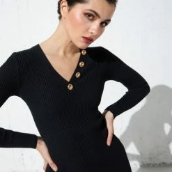 Πολύ καλή προσφορά 🔔 The Fashion Project Πλεκτό φόρεμα με χρυσά κουμπιά - Μαύρο 🥰 -Φορέματα Εκπτώσεις rip efarmosto forema me xrusa koumpia 95912 09ka