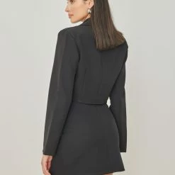 Κουπόνι ❤️ The Fashion Project Σετ Cropped σακάκι με μίνι φούστα - Μαύρο 🔥 -Φορέματα Εκπτώσεις set cropped sakaki me mini fousta 100909 xpr6