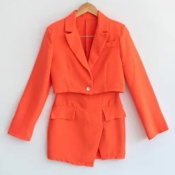 Εκπτωση ⭐ The Fashion Project Σετ Cropped σακάκι με μίνι φούστα - Πορτοκαλί ✔️ -Φορέματα Εκπτώσεις set cropped sakaki me mini fousta 101044 aj1c