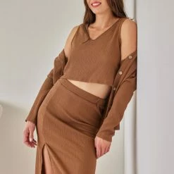ΧΟΝΔΡΙΚΟ ΕΜΠΟΡΙΟ 😀 The Fashion Project Σετ φούστα με τοπ και ζακέτα - Καφέ ⌛ -Φορέματα Εκπτώσεις set fousta me top kai zaketa 107750 4wwa