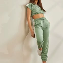 Φορέματα Εκπτώσεις 13 Τοπ 10 🤩 The Fashion Project Σετ Jogger παντελόνι και φουτεράκι με ρίγα - Μέντα 😉