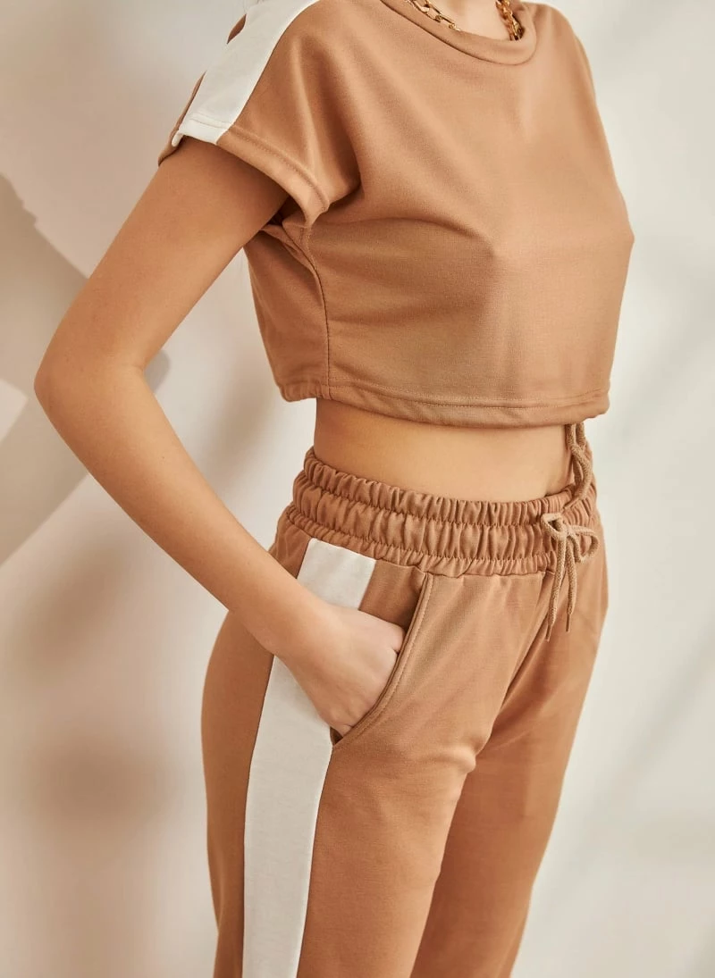 Εξοδος 🎁 The Fashion Project Σετ Jogger παντελόνι και φουτεράκι με ρίγα - Caramel 🌟 2 Εξοδος 🎁 The Fashion Project Σετ Jogger παντελόνι και φουτεράκι με ρίγα - Caramel 🌟 - Image 2