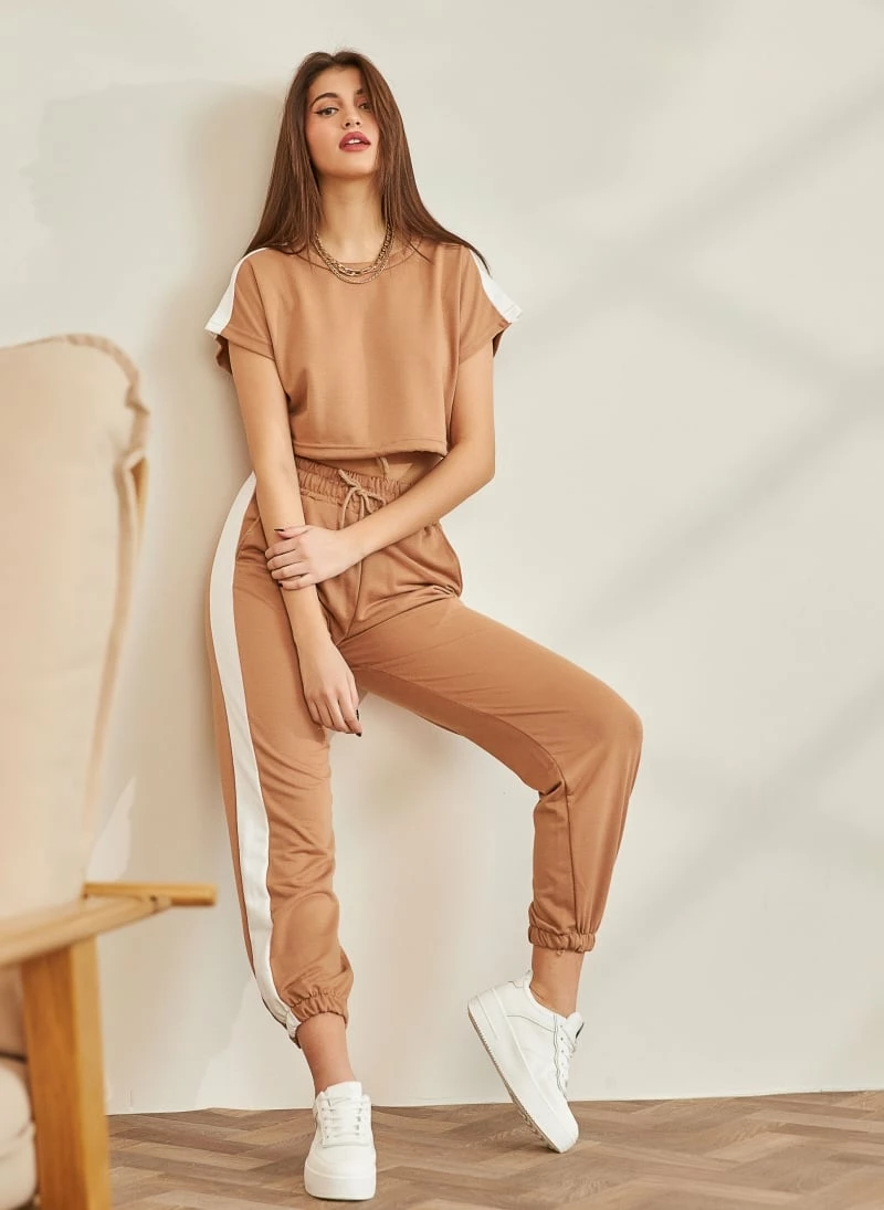 Εξοδος 🎁 The Fashion Project Σετ Jogger παντελόνι και φουτεράκι με ρίγα - Caramel 🌟 3 Εξοδος 🎁 The Fashion Project Σετ Jogger παντελόνι και φουτεράκι με ρίγα - Caramel 🌟 - Image 3