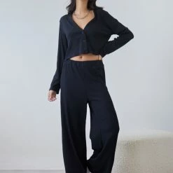 ΧΟΝΔΡΙΚΟ ΕΜΠΟΡΙΟ 🎁 The Fashion Project Σετ παντελόνα γκοφρέ με Cropped πουκάμισο - Μαύρο 🎉 -Φορέματα Εκπτώσεις set pantelona gkofre me cropped poukamiso 108098 wkh4