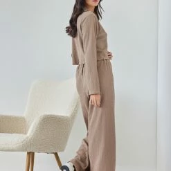 Νέος 🌟 The Fashion Project Σετ παντελόνα γκοφρέ με Cropped πουκάμισο - Τάουπε ✔️ -Φορέματα Εκπτώσεις set pantelona gkofre me cropped poukamiso 108100 sgky