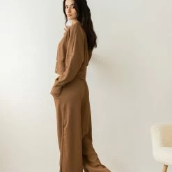 Αγορά 🎁 The Fashion Project Σετ παντελόνα με τοπ και Cropped ζακέτα - Καφέ ✔️ -Φορέματα Εκπτώσεις set pantelona me top kai cropped zaketa 107759 o8ry