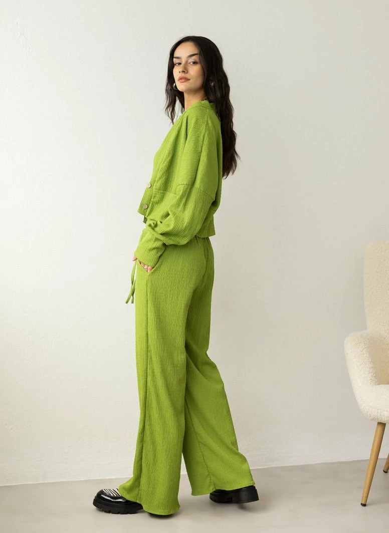 Η καλύτερη συμφωνία 😍 The Fashion Project Σετ παντελόνα με τοπ και Cropped ζακέτα - Lime 👏 4 Η καλύτερη συμφωνία 😍 The Fashion Project Σετ παντελόνα με τοπ και Cropped ζακέτα - Lime 👏 - Image 4