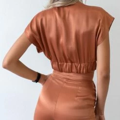 Συμφωνίες ⌛ The Fashion Project Σετ παντελόνι με Cropped τοπάκι - Ταμπά ✔️ -Φορέματα Εκπτώσεις set panteloni me cropped topaki 101968 dnvu