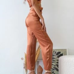 Συμφωνίες ⌛ The Fashion Project Σετ παντελόνι με Cropped τοπάκι - Ταμπά ✔️ -Φορέματα Εκπτώσεις set panteloni me cropped topaki 101968 rw5y