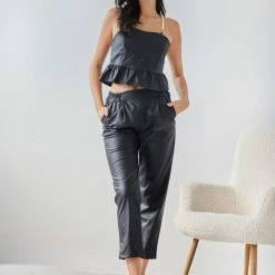 Συμφωνίες 👍 The Fashion Project Σετ παντελόνι με τοπ δερματίνη - Μαύρο 🥰 7 Συμφωνίες 👍 The Fashion Project Σετ παντελόνι με τοπ δερματίνη - Μαύρο 🥰 -Φορέματα Εκπτώσεις set panteloni me top dermatini 108434 140n