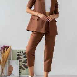 Τοπ 10 🌟 The Fashion Project Σετ σακάκι σταυρωτό με παντελόνι - Καφέ 😀 -Φορέματα Εκπτώσεις set sakaki staurwto me panteloni 108805 6akv