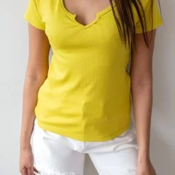 Εξοδος 🧨 NAIBA Τοπάκι ριπ με V Cut άνοιγμα 601.219 - Μουσταρδί 👍 -Φορέματα Εκπτώσεις topaki rip me v cut anoigma 601219 100983 ii3e